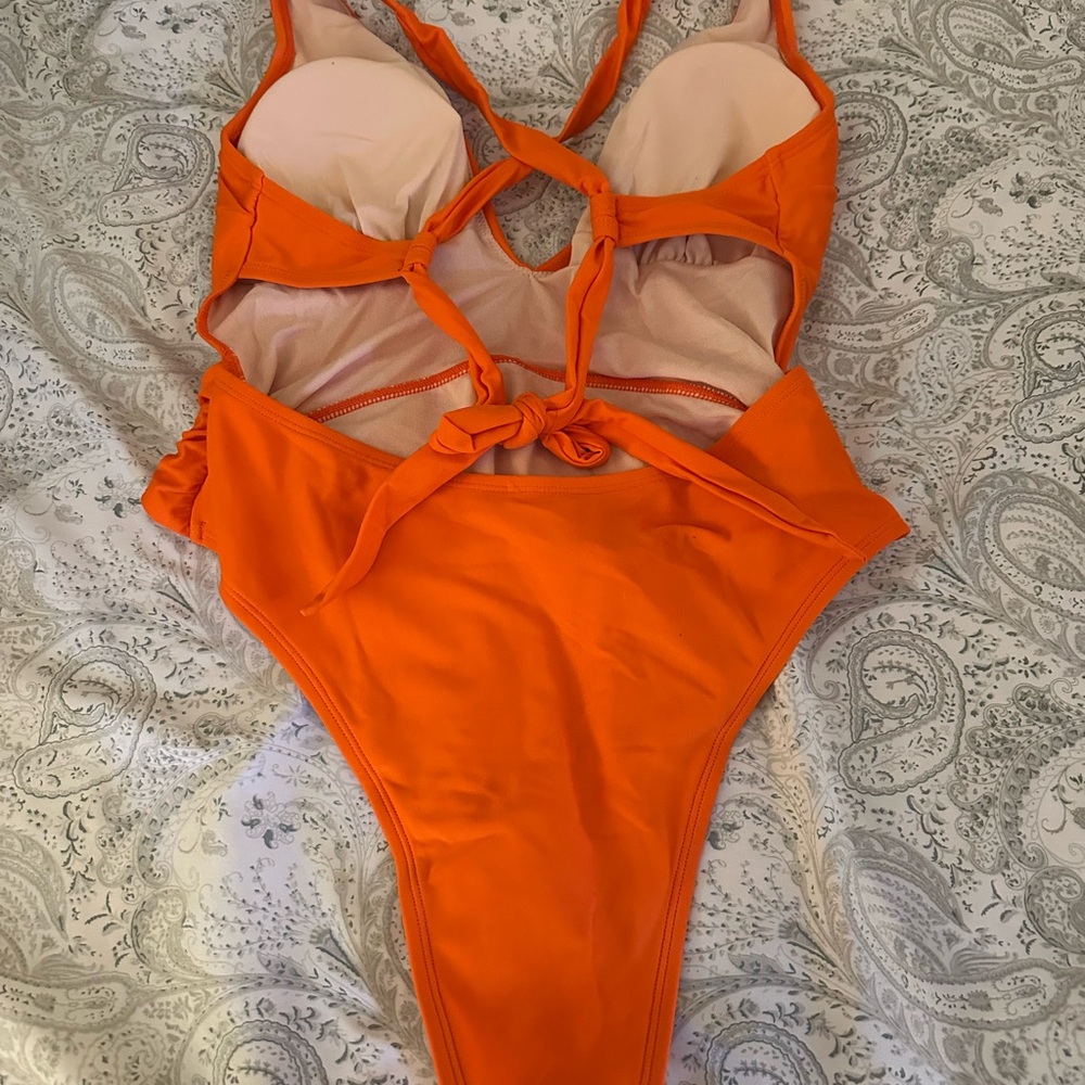 NWT Cupshe Orange Hi-Cut One Piece M Plunge - Picture 4 of 4
